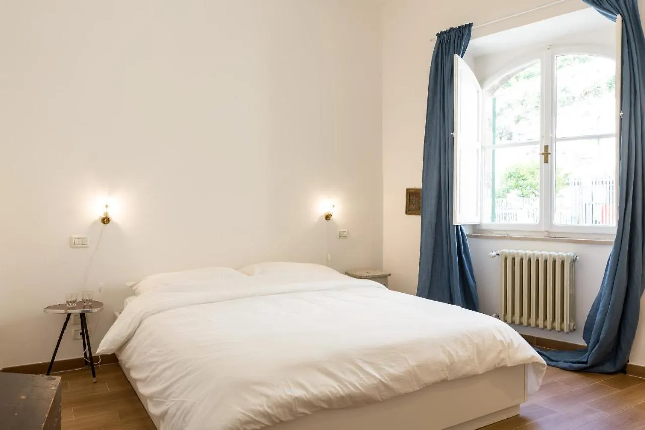 Room En Suite La Corte Assisi 2*,